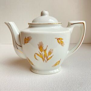 Vintage Grantcrest Japan child’s white porcelain lidded teapot wheat gold trim